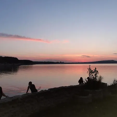 招待所 Kostovi 希典